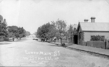 Photograph, Railway Hotel in Lower Main Street Stawell c1900