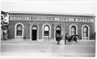 Photograph, Slattery's Bricklayers Arms Hotel in Barnes Street Stawell