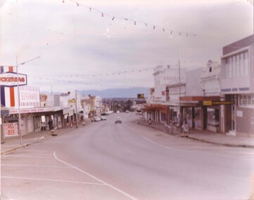 Photograph, Upper Main Street Stawell looking west toward the Grampians/Gariwerd
