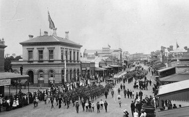 Photograph, W W 1 Uniformed Soldiers in a procession in Main Street Stawell 1918