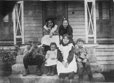 Photograph, Unknown persons c1900 -- 6 Photos