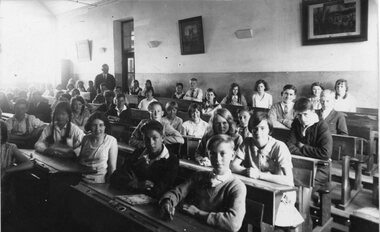 Photograph, Stawell Primary School Number 502  -- internal classroom photo c1934