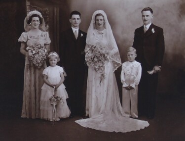 Photograph, Mr Dick Warren & Miss Pearl Wall's Wedding Group Portrait with names 1938