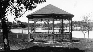 Photograph, Rotunda in Victoria Park / Cato Park -- Postcard