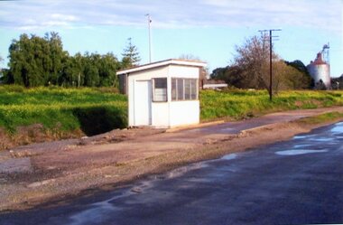 Photograph, Third building used for the Weighbridge in Taylor Street & in use until late 1994 -- 3 Photos -- Coloured