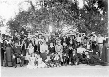 Photograph, Tennis Group in Stawell c1902