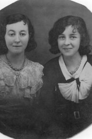 Photograph, Miss Lavis Dunn & Miss Gladys Dunn -- Studio Potrait