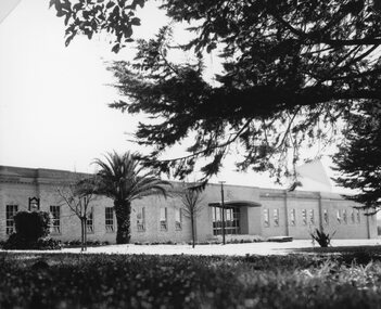 Photograph, Seppelts Main Building & Cellars in Great Western 1969