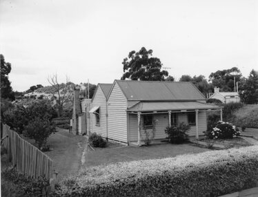 Photograph, 36 Ligar Street  -- Weatherboard Cottage of Mr W Rees & Family
