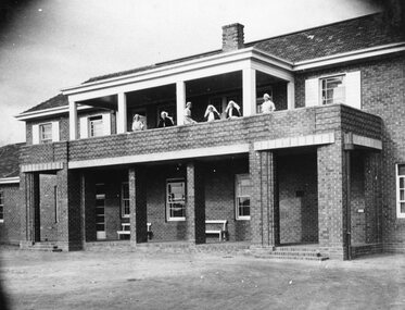 Photograph, Stawell Hospital with a front view of the Nurses Quarters