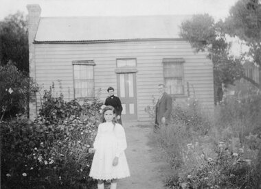 Photograph, Mr Harry Blachard and Mrs Euphemia Blachford nee Unknown with their youngest daughter in front of their home at 17 Allen Crescent Stawell