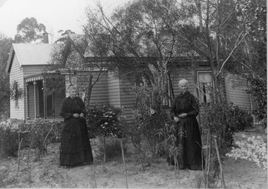 Photograph, Wehl Family & their home in Halls Gap