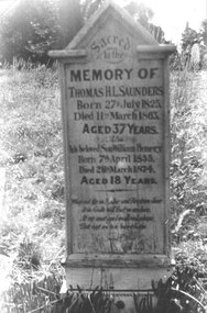 Photograph, Mr Thomas H L Saunders & Mr William Henry Saunders' Wooden Grave Marker at Stawell Cemetery