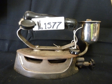 Memorabilia - Realia, Spirit operated Iron, 1826-1900