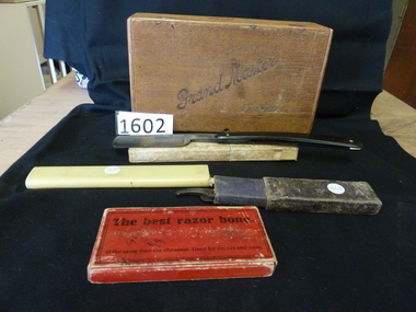 Memorabilia - Realia, 1900-1940