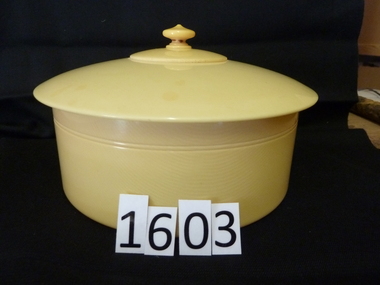 Memorabilia - Realia, 1920-1940