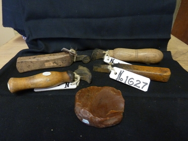Memorabilia - Realia, 1900-1930