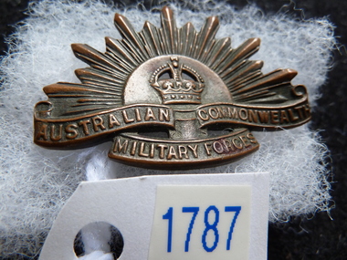 Memorabilia - Badge, 1940's