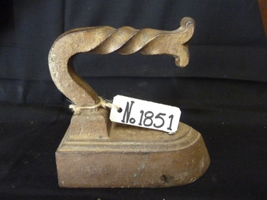 Memorabilia - Realia, Domestic Iron Very Heavy with unusual twisted handle