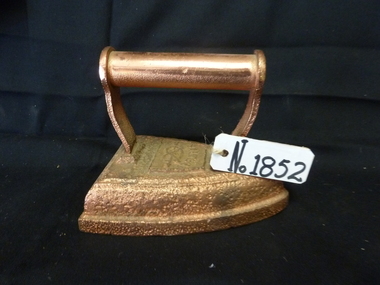 Memorabilia - Realia, Domestic Flat Iron coated in Copper, c1900's