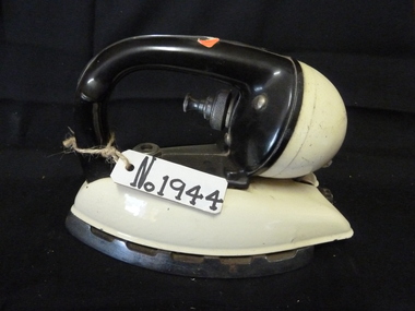 Memorabilia - Realia, Domestic Iron with black Bakelite Handle (Tilley), 1920's-1930's