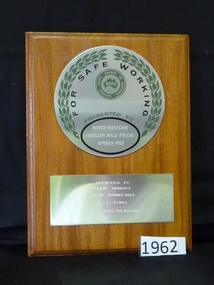 Memorabilia - Realia, Plaque - Federal Government for Safe Working. Presented to North Western Woollen Mills, 1985