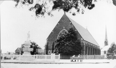 Photograph, Holy Trinity Anglican Church with its Manse & Soldiers Memorial WW1 in Main Street Stawell c1930
