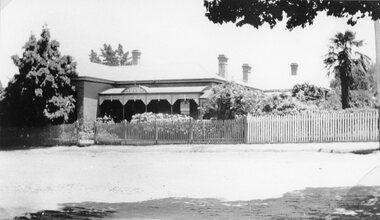 Photograph, Mahnke Family Home in Sloane Street Stawell