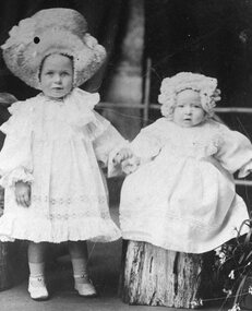 Photograph, Miss Margaret May Frawley and Miss Wilfred Lillias Frawley 1908 -- Studio Portait