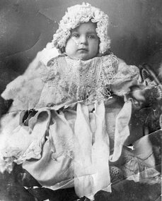 Photograph, Miss Margaret May Frawley later married to Mrs John A Hall 1904 -- Studio Portait
