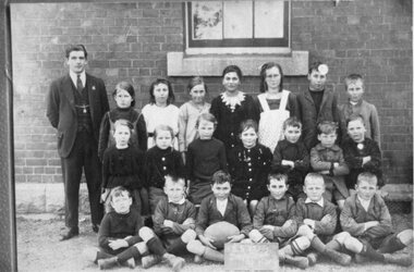 Photograph, Deep Lead Primary School Number 721 with Pupils & Teacher Mr Alan Gabriel 1921