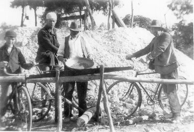 Photograph, Mr Randle in the large hat & Mr Scarsi with the gold pan at a Mining Scene