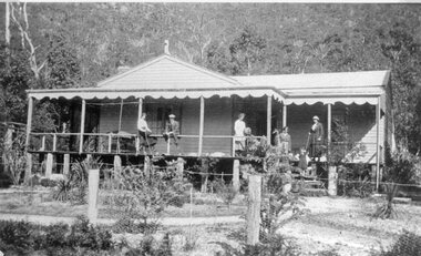 Photograph, Norval Guest House in Halls Gap
