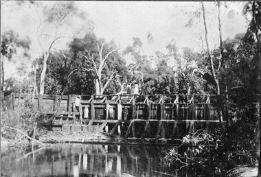 Photograph, Weir on the Wimmera River between Glenorchy & Campbells Bridge -- Postcard