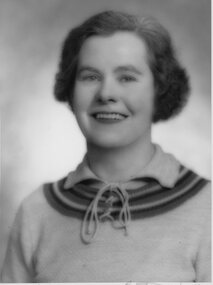Photograph, Miss Gladys Green -- later Mrs Wright -- Studio Portrait