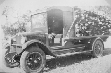 Photograph, Mr Gilbert Cawthorne’s truck with load of wood in Deep Lead