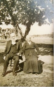 Photograph, Mr Charles Thomas Hume of Deep Lead and Mrs Thompson