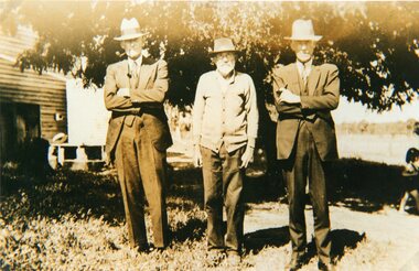 Photograph, Mr Charles Thomas Hume with his son George on the left & his son Arthur on the right from Deep Lead