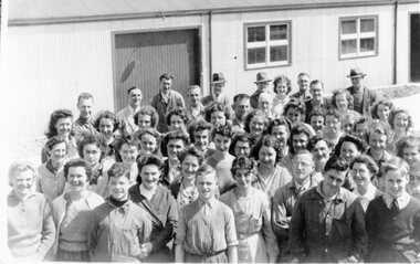 Photograph, Davies-Coop Cotton Factory Staff at the Stawell Drill Hall in Sloane Street during WW2