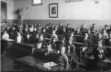 Photograph, Stawell Primary School Number 502 -- Grade 4 1931