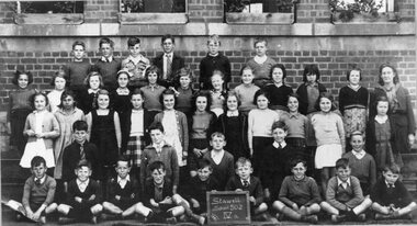 Photograph, Stawell Primary School Number 502 Grade 4A 1940 -- Named
