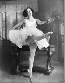 Photograph, Miss E Falk -- Dancer