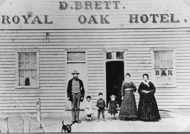 Photograph, Royal Oak Hotel with Mr D Brett in Patrick Street 1874