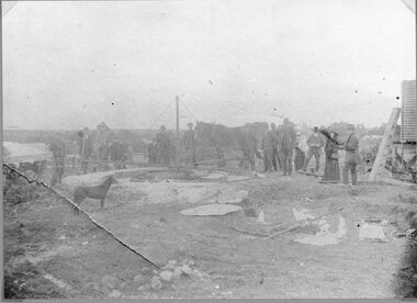Photograph, Kaolin Mining -- mining a fine white clay used for crockery in Stone Street Stawell 1914