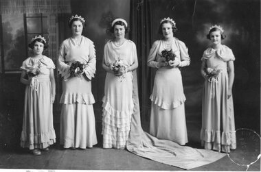 Photograph, Queen Competition with L to R Shirley Major, Nancy Anyon, Bessie Sumner (Queen), Jean Sumner & Joan Ridge c1930's