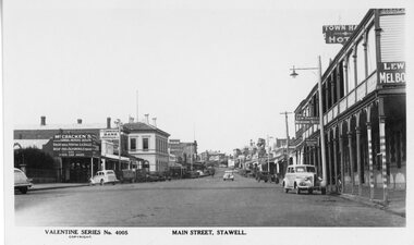 Photograph, Main Street Stawell looking East 1938 or 1939 -- Postcard