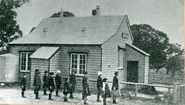 Photograph, Morrl Morrl School Number 2697 c1920s