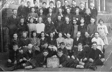 Photograph, Stawell Primary School Number 502 -- Teacher & Pupils from Grade VI B  1923