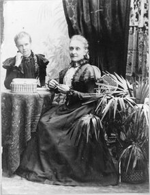 Photograph, Miss Adah Munt & Miss Nellie Munt -- Studio Portrait