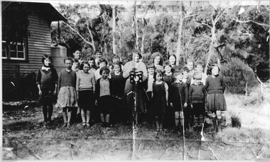 Photograph, Halls Gap Primary School Number 3058 with Students & Teacher 1933